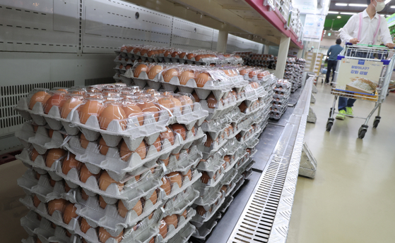 Flats of eggs are displayed at a discount mart in Seoul. [YONHAP]