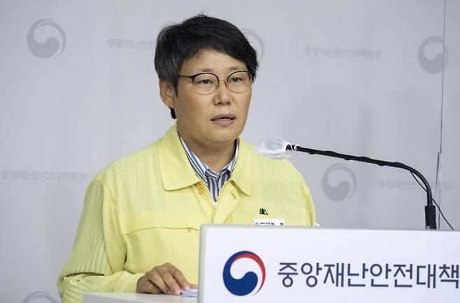 박향 중앙사고수습본부(중수본) 방역총괄반장이 18일 정례브리핑에서 발언하고 있다. 보건복지부