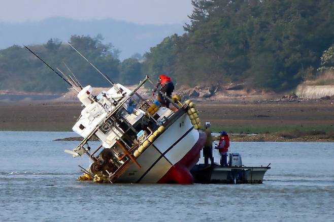 [목포=뉴시스] 좌초된 선박. *재판매 및 DB 금지