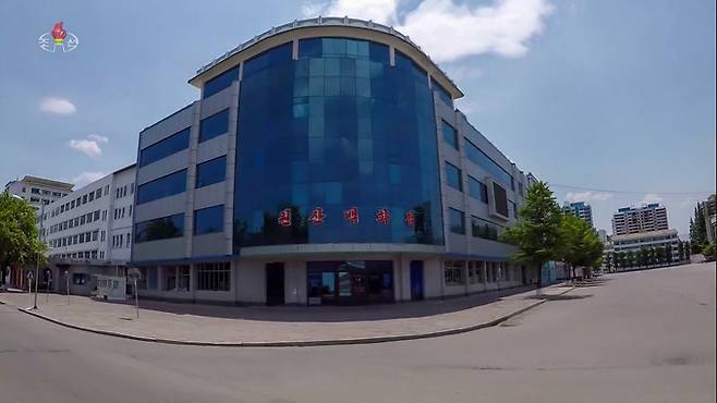 코로나 봉쇄로 텅빈 원산백화점 앞 도로. 연합뉴스