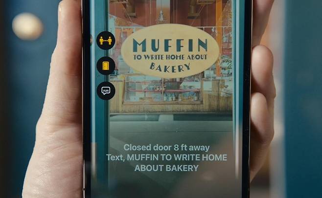 애플의 '문 식별' 기능 시연 장면 [애플 제공. 재판매 및 DB 금지]