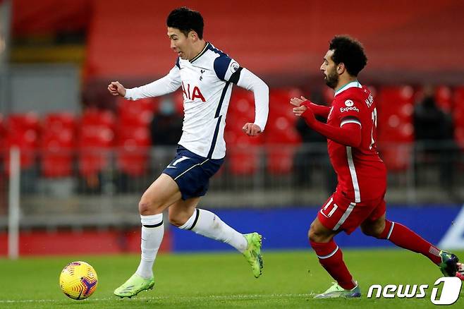 토트넘 홋스퍼 손흥민(왼쪽)고 모헤메드 살라. © AFP=뉴스1