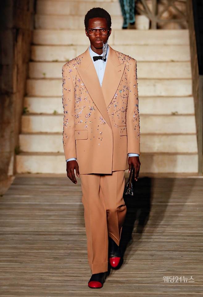 &nbsp;사진 : 구찌(Gucci) 코스모고니(Cosmogonie) 컬렉션 (사진제공 : 구찌)