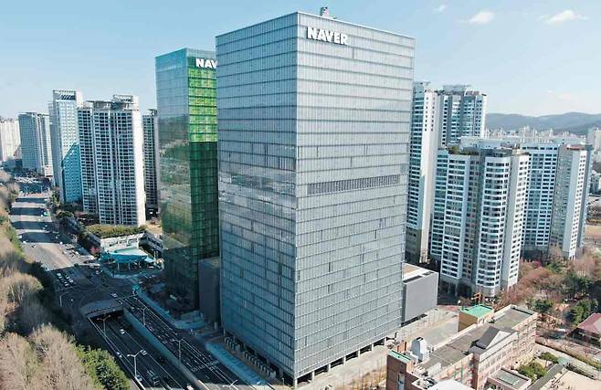 네이버 제2사옥인 ‘1784’는 세계 최초의 로봇 친화 건물이자 다양한 기술들이 융합된 ‘테크 컨버전스 빌딩’이다. 사진은 네이버 ‘  1784’ 외관./네이버