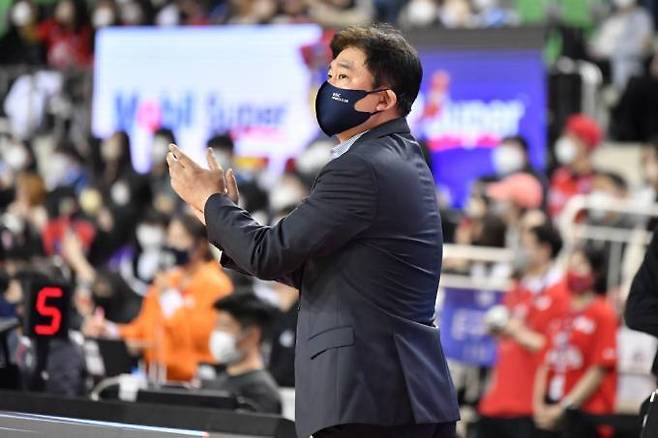 데이원자산운용 프로농구단 초대 감독으로 선임된 김승기 감독.&nbsp; &nbsp;한국프로농구연맹