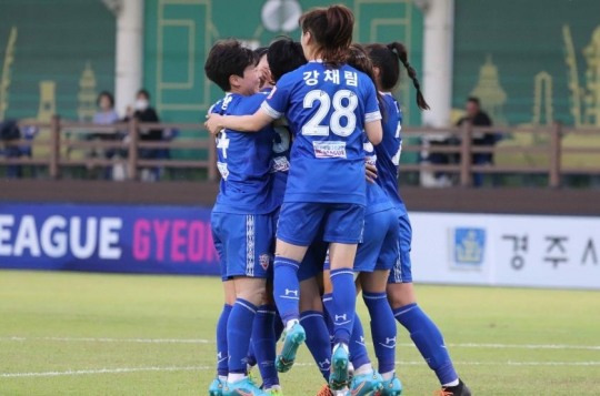 득점에 기뻐하는 현대제철 선수들
[한국여자축구연맹 제공]