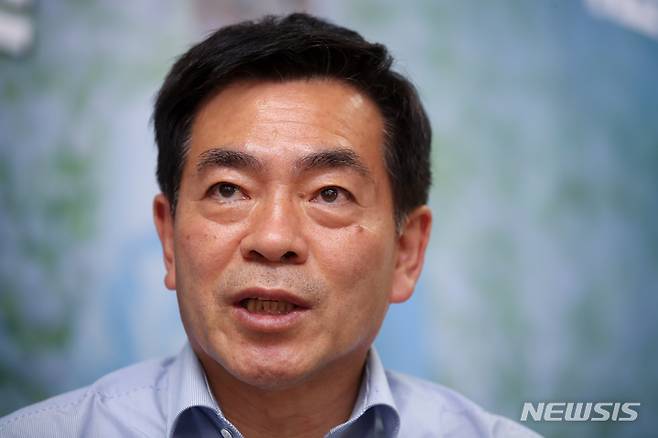 [제주=뉴시스] 뉴시스 제주취재본부와 인터뷰하는 박찬식 무소속 제주도지사 후보.