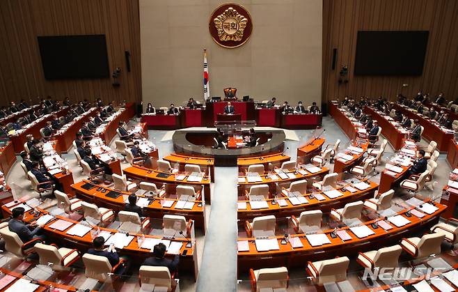 [서울=뉴시스] 고범준 기자 = 추경호 국무총리 직무대행(부총리 겸 기획재정부 장관)이 19일 국회에서 열린 예산결산특별위원회에서 추경안 제안설명을 하고 있다. (공동취재사진) 2022.05.19. photo@newsis.com