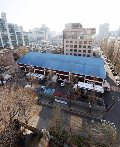 물류센터 - 수도권 주거단지 인근에 위치한 물류센터. 서울신문DB