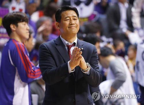 고양 오리온 감독 재직 시절 추일승 감독 [연합뉴스 자료사진]