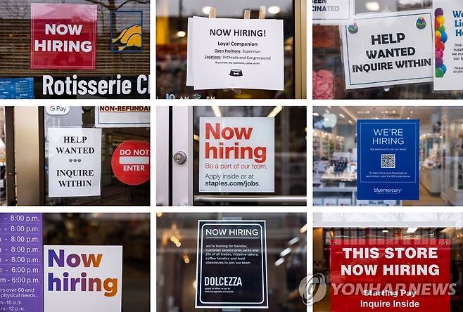 미국 메릴랜드주의 상점가에 걸린 채용 안내문들 [EPA 연합뉴스 자료사진. 재판매 및 DB 금지]