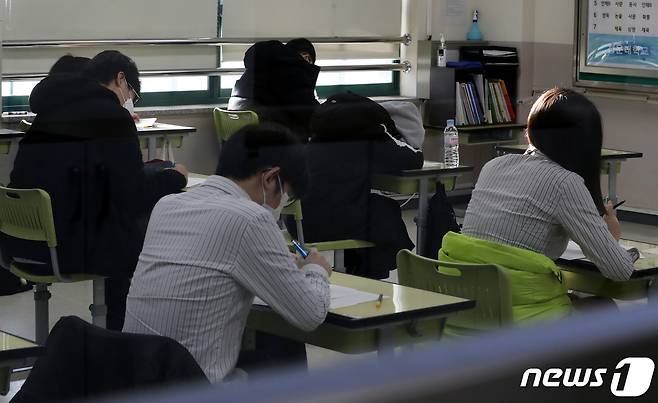 한 고등학교에서 3학년 학생들이 기말고사 시험을 보고 있다. /뉴스1 © News1 이동해 기자