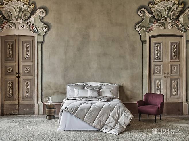 사진 : 플래티넘 주빌리에 참가하는 크라운구스의 시그니처 왕실침구 아이더다운 (사진제공 : 크라운구스)