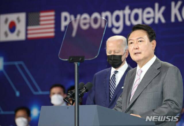 윤석열 대통령이 20일 경기 평택 삼성전자 반도체 공장에서 연설하고 있다.(사진=대통령실사진기자단, 뉴시스)