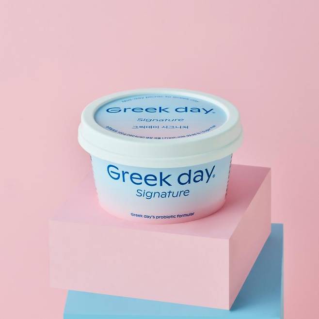 그릭데이 그릭요거트 시그니처 - 유청을 제거해 크림치즈처럼 꾸덕한 식감을 자랑하는 그릭요거트. 단백질은 높고 당 성분은 적다. 100g