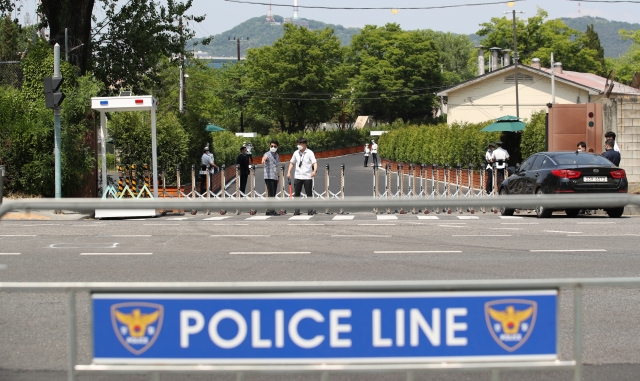 서울 용산구 이촌역 인근 대통령실 출입구(미군기지 13번 게이트) 주변에 바리케이드가 설치돼 있다. 뉴시스
