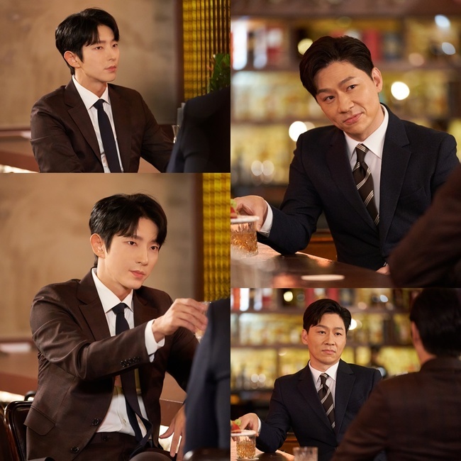 Jung Sang-hoon reveals his ambitions he has hiddenSBS gilt drama Again My Life (played by Jay Kim Yul/directed by Han Cheol-soo Kim Yong-min) unveiled SteelSeries on May 20, which heralds a change in the relationship between Lee Joon-gi (played by Kim Hee-woo) and Jung Sang-hoon (played by Lee Min-soo).Lee Joon-gi and Jung Sang-hoon in the open Steel Series have a contradictory atmosphere.Jung Sang-hoon, who showed a free-spirited and youthful senior in front of Lee Joon, is radiating a cool aura that no one can approach.The lips and cold eyes are the appearance of dark Sanghoon, who is cold to Lee Joon-gi.Lee Joon-gis expression of bumping into such Jung Sang-hoon and liquor is also unusual.Lee Joon-gi, in particular, seems to be nervous about Jung Sang-hoons unexpected behavior, amplifying interest in the relationship change between the two.In the meantime, Jung Sang-hoon has raised his curiosity about his identity with his unknowing behavior.Even though Lee Joon acted like a runaway locomotive that only knew straight for the liquidation of the evil, he sometimes turned into a cool expression that became cold and hard, and he raised the tension of the drama by saying that he read the number of Lee Joon.In particular, Jung Sang-hoon was also faced with a family breakdown crisis by Lee Gyeung-young (played by Cho Tae-seop), and the two confirmed the same goal for Lee Gyeung-young.In the meantime, Jung Sang-hoon made a meaningful statement to someone in the 13th trailer that was released earlier, saying, I am the only inspection that can check Kim hee-woo.With the various interests surrounding Lee Gyeung-young intertwined in a complex way, there is growing curiosity about why Jung Sang-hoon looked at Lee Joon in front of him, and whether his ambitions were busy.