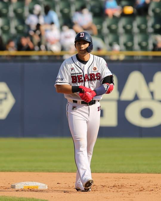 21일 잠실 롯데전에서 3안타 4타점의 맹타를 과시한 강승호[두산 베어스 제공]