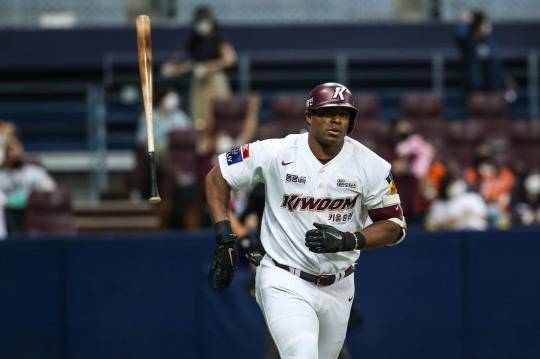 일주일만에 5호 홈런을 날린 푸이그의 빠던 모습[키움 히어로즈 제공]