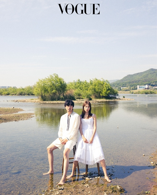 Lee Jin-wook and Lee Yeon-hee, who met as preliminary couples in the KakaoTV OLizzynal Marriage White Paper, were released.Even if you meet your eyes, the image of the romantic Kemi exploding makes you unable to take your eyes off by the realization of glare.KakaoTV OLizzynal Marriage White Paper (playwright Choi and director Song Je-young Seo Joo-wan) is a romantic romance that unfolds in the process of preparing for the marriage of a couple in their 30s who seemed to be the beginning of happiness after suffering like a happy ending in a fairy tale.Lee Jin-wook and Lee Yeon-hee are divided into Seo Jun-hyung and Ye-shin respectively.The two actors showed off their brilliant visuals under the concept of a lot of realistic couples stories ahead of marriage in the magazine Vogue Korea photo released on the 21st.This picture, taken on the Han River outside Seoul, Lee Jin-wook and Lee Yeon-hee stood in front of the camera in the warm spring sunshine and the sloppy spring breeze.The two actors waiting for the first release of the marriage white paper have been breathing for a long time, so Kemi shines even if they come in only in the frame.In addition, sometimes romantic and lovely, sometimes a wonderful aura exploded and completed the image of the picture.The two actors emphasized the reason for strongly recommending the marriage white paper through interviews that followed the filming.Lee Jin-wook said, I have thought that each episode is real while shooting this work.But when I heard about the experienced people, it actually happened more, he said. I can sympathize with reality and enjoy it really. Lee Yeon-hee said, I would like to recommend it to those who vaguely think that one day will marriage and the prospective couple. He said, It is a work that helps me to judge that this situation may come or that I should remove it during the preparation process of marriage.Meanwhile, the marriage white paper will be produced with a total of 12 mid-form dramas of about 30 minutes each time, and will be released on KakaoTV every Monday, Tuesday and Wednesday at 7 pm starting from the first release on the 23rd.The June issue of Vogue Korea, which includes pictures of Lee Jin-wook and Lee Yeon-hee, will be published on the 25th.