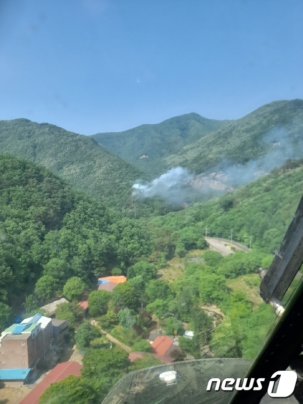 22일 전북 진안군 주천면에서 발생한 산불이 1시간 20여분만에 잡혔다.(산림청 제공)2022.5.22./© 뉴스1