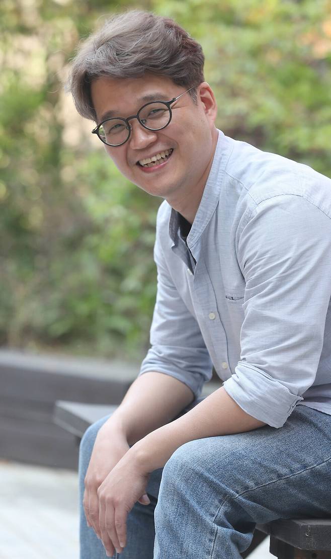 장편소설 <아이들의 땅>으로 제27회 한겨레문학상에 당선된 강성봉 작가. 윤운식 선임기자 yws@hani.co.kr