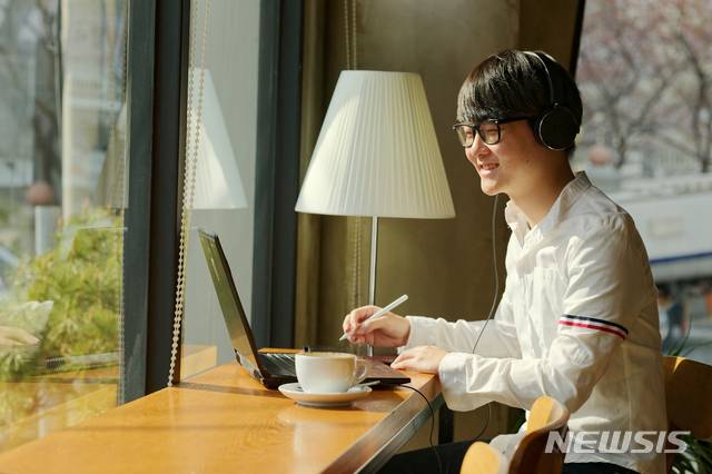 [서울=뉴시스] 온라인 클래스 수강 모습. (사진=뉴시스 DB). photo@newsis.com