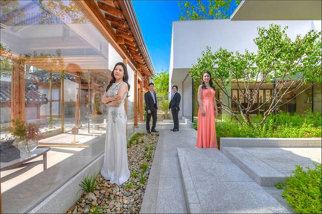 [서울=뉴시스]서울시합창단의 '쁘띠 콘서트-가곡시대(詩臺)' 콘셉트 사진. (사진=세종문화회관 제공) 2022.05.23. photo@newsis.com *재판매 및 DB 금지