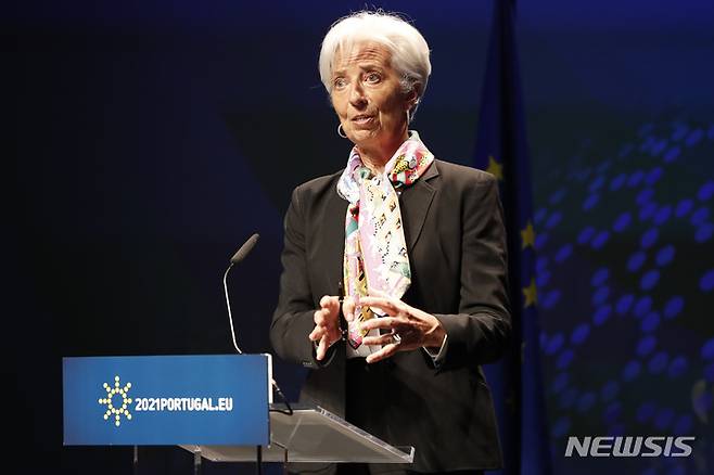 [AP/뉴시스] 기자회견하는 크리스틴 라가르드 유럽중앙은행 총재