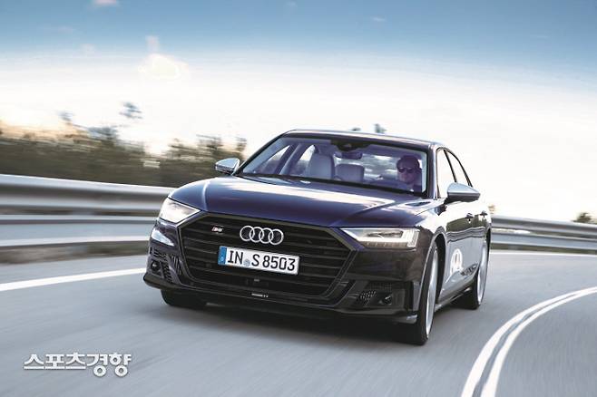아우디 S8 L TFSI