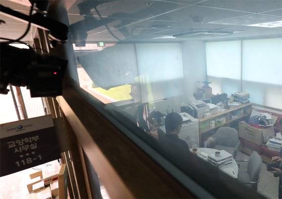 검찰이 2019년 9월 조국 당시 법무부 장관 후보자의 배우자 정경심 전 교수가 근무하는 경북 영주시 풍기읍 동양대학교에 대한 압수수색에 들어갔다. 뉴스1