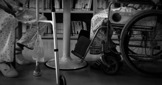 서울의 한 시립병원 호스피스 완화의료 병동에서 연명의료 중단을 선택한 환자의 모습. [중앙포토]