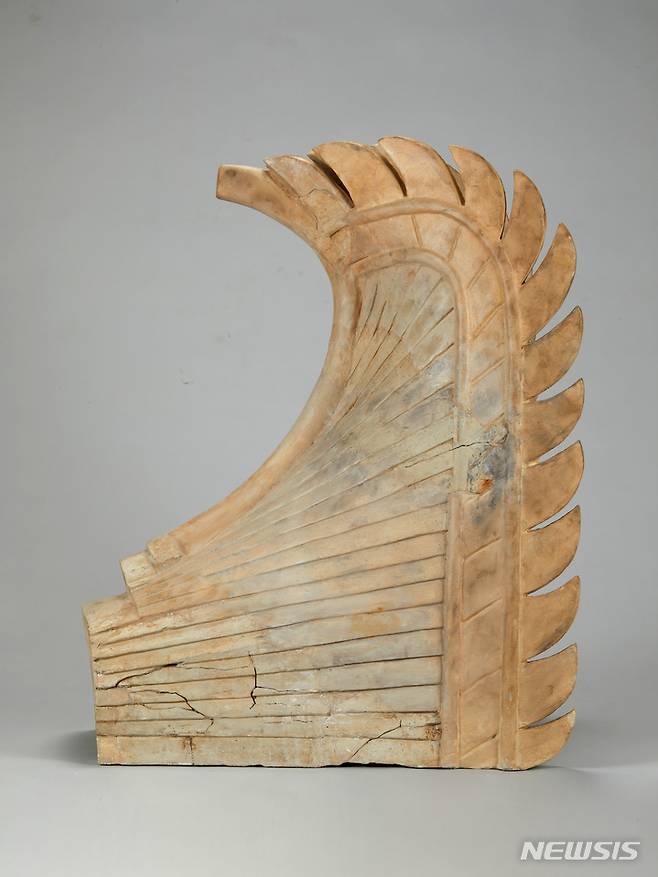 [서울=뉴시스] 부여 부소산사지 출토 치미 백제, 사비시기(538-660), 높이 91.4㎝, 국립부여박물관 소장. (사진=국립중앙박물관, 국립부여박물관 제공) 2022.05.24. photo@newsis.com *재판매 및 DB 금지