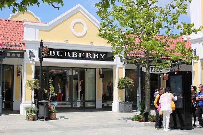 위치를 체크하며 동선을 짜야 효율적인 쇼핑이 가능하다