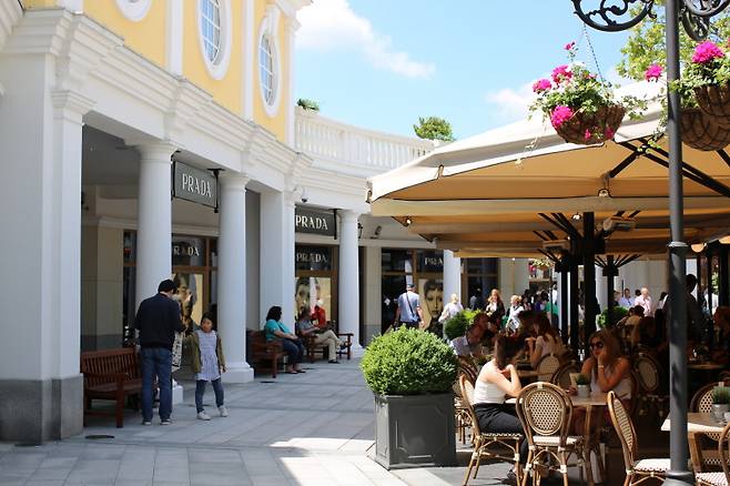 판도르프 아웃렛 야외 카페