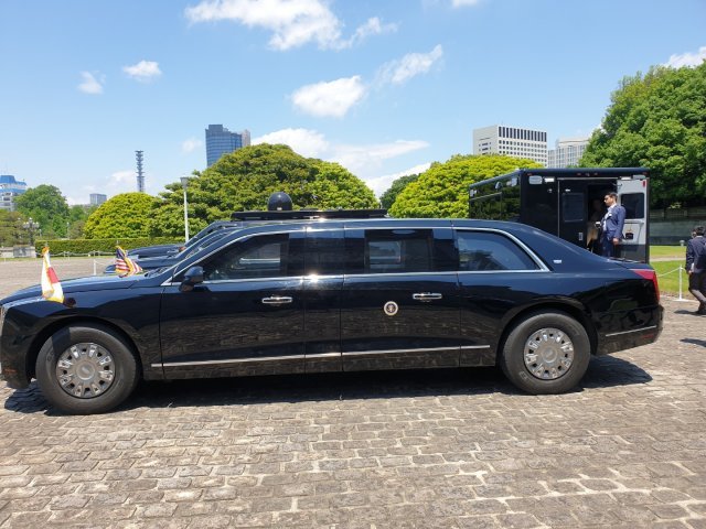 영빈관 앞에 주차된 미국 대통령 의전 차량 ‘캐딜락 원’.