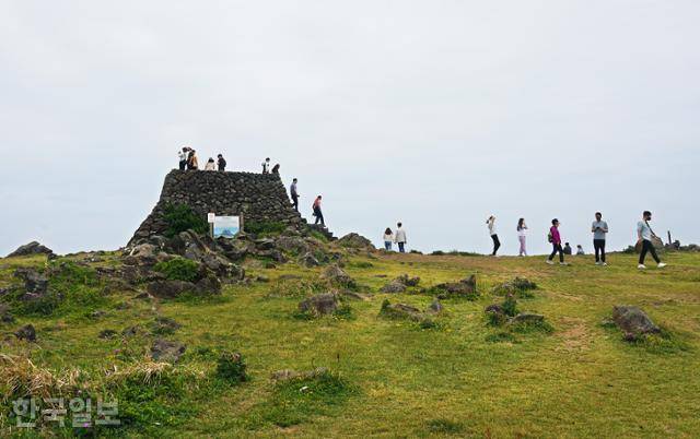 비양도 봉수대 역시 사진 찍기 좋은 '포토존'으로 활용되고 있다.