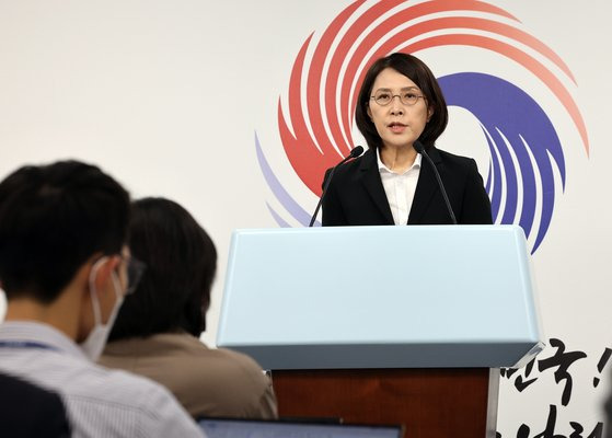강인선 대변인이 25일 오전 용산 대통령실 청사 오픈 라운지에서 윤석열 대통령 주재로 열린 국가안보회의(NSC) 회의와 관련해 브리핑을 하고 있다. 연합뉴스