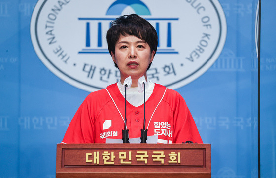 (서울=뉴스1) 유승관 기자 = 김은혜 국민의힘 경기도지사 후보가 25일 서울 여의도 국회 소통관에서 기자회견을 열고 사전투표를 독려하고 있다. (공동취재) 2022.5.25/뉴스1