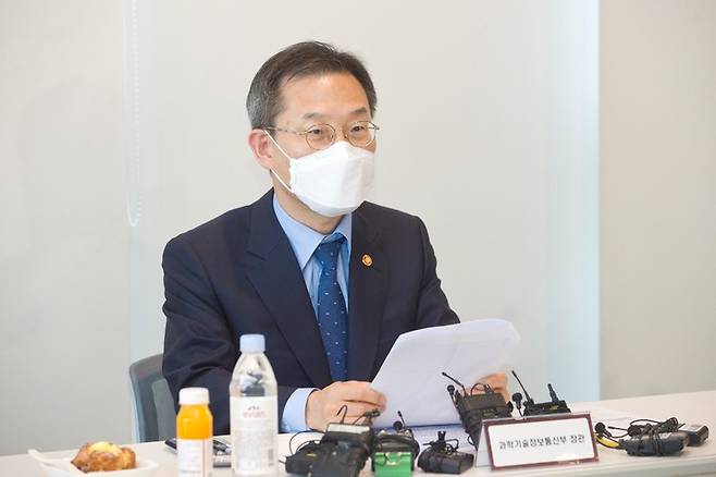 [서울=뉴시스] 이종호 과학기술정보통신부 장관이 24일 오후 서울 강남구 퓨리오사AI에서 열린 간담회에 참석해 인사말을 하고 있다. (사진=과학기술정보통신부 제공) 2022.05.24. photo@newsis.com *재판매 및 DB 금지