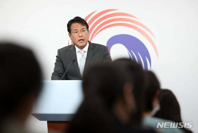 [서울=뉴시스] 홍효식 기자 = 김태효 국가안보실 제1차장이 지난 18일 오후 서울 용산 대통령실 청사 브리핑장에서 한미 정상회담 관련 브리핑을 하고 있다. 2022.05.18. yesphoto@newsis.com
