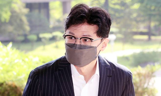 25일 정부과천청사로 출근하고 있는 한동훈 법무부 장관 모습. 뉴스1