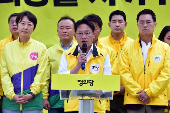 정의당 배진교 공동상임선대위원장이 26일 오전 서울시청 앞 광장에서 열린 정의당 지지호소 중앙선대위 특별기자회견에서 발언하고 있다. 〈사진=국회사진기자단〉