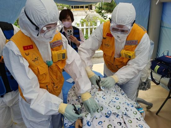 울진군의료원이 방사선 비상진료 훈련을 진행하고 있다.