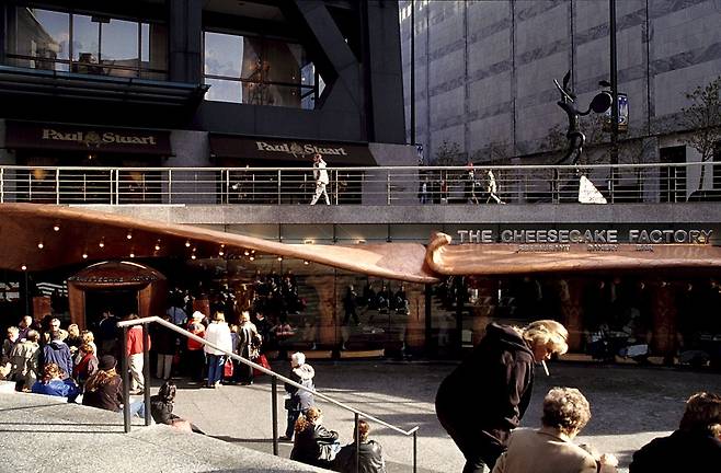 레스토랑과 같이 적극적인 기능을 위해서 디자인되었다./박진배 뉴욕 FIT 교수, 마이애미대학교 명예석좌교수