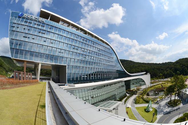 한국가스공사는 ESG 경영을 필두로 이른바 저탄소 기업으로의 변화를 본격 추진하고 있다.