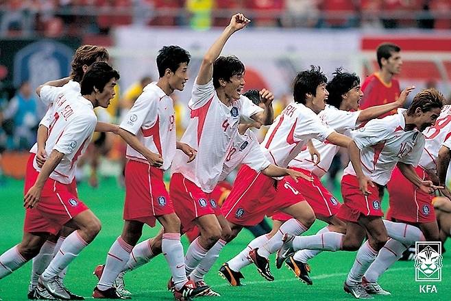 2002 월드컵 4강이 확정되는 순간 태극전사들(대한축구협회 제공)© 뉴스1