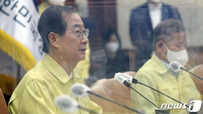 한덕수 국무총리가 27일 서울 종로구 세종대로 정부서울청사에서 열린 코로나19 중대본 회의에서 모두발언을 하고 있다. 2022.5.27/뉴스1 © News1 김명섭 기자