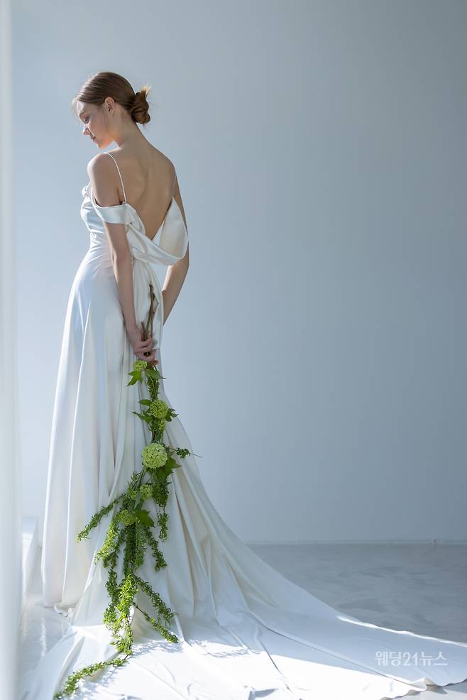 사진 : 웨딩드레스 시작 바이 이명순, 포토그래퍼 권오현, 모델 빅토리아