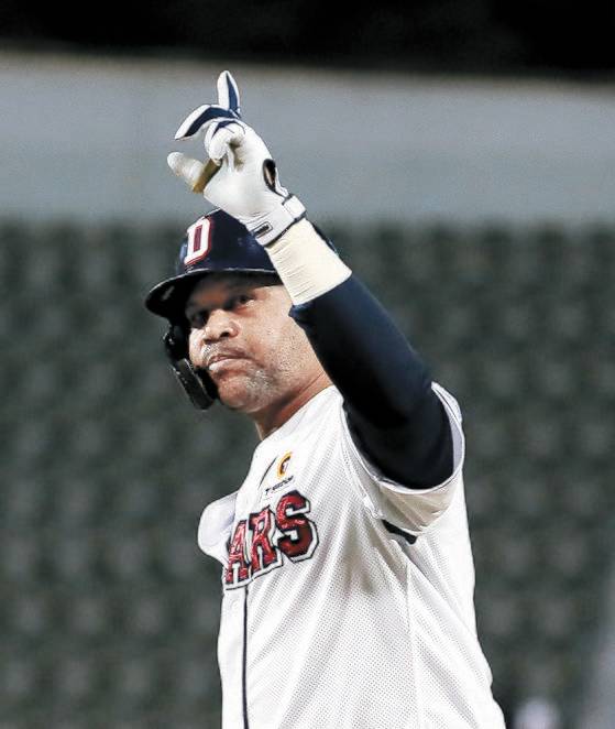 6안타(6타점)에 볼넷 1개로 한 경기에 7차례 출루한 두산의 외국인 타자 페르난데스. [뉴스1]